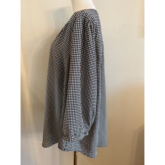 TORRID Harper Blouse | Checkered Black White 3/4 Sleeve Button| SIZE 2 - Picture 6 of 9